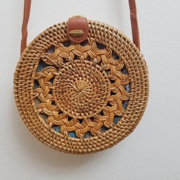 Round Rattan Crossbody Bag. - Picture 3 of 11